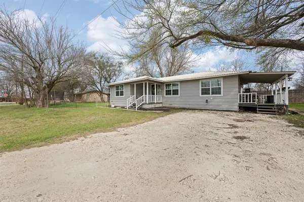 412 W Godley Avenue, Godley, TX 76044