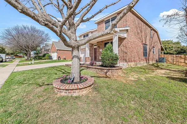 804 Ridge Point Drive, Grand Prairie, TX 75052