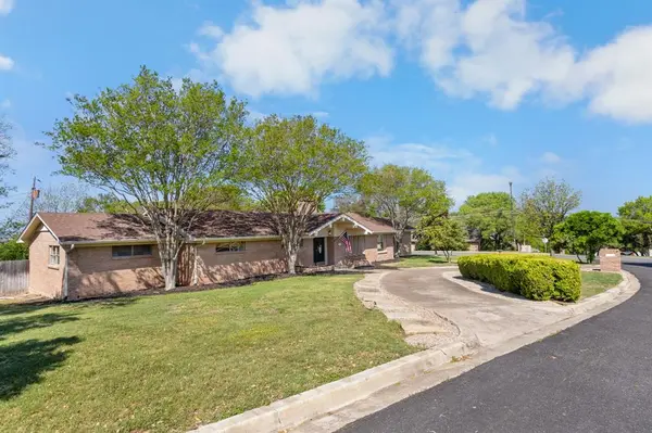 1016 Hummingbird Lane, Woodway, TX 76712