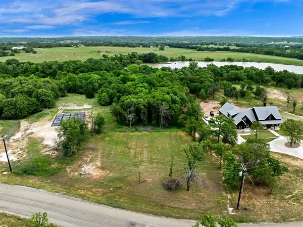 285 Zebrastone Way, Poolville, TX 76487