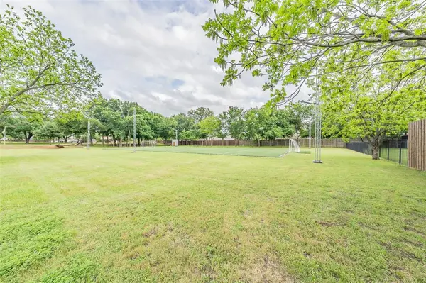 8048 Green Valley Drive, North Richland Hills, TX 76182