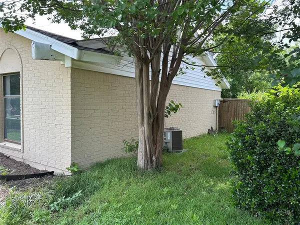 1033 Rockledge Drive, Garland, TX 75043