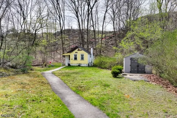 102 Greenwood Ave, Wanaque Boro, NJ 07420