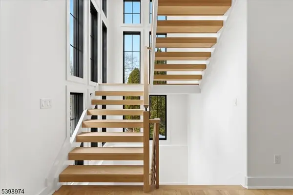 125 Tudor Oval, Westfield Town, NJ 07090