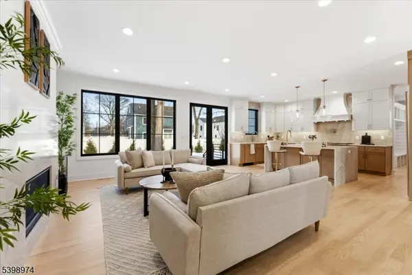 125 Tudor Oval, Westfield Town, NJ 07090