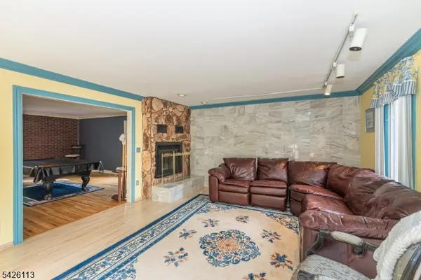 29 Radcliffe Dr, Roxbury Twp., NJ 07876