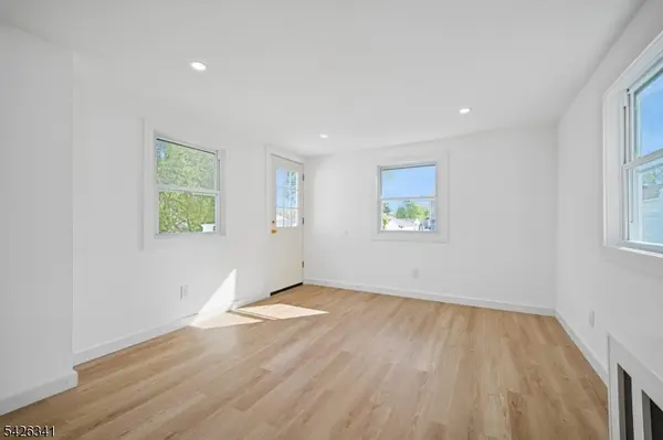 27 Mountainview Dr, Clifton City, NJ 07013