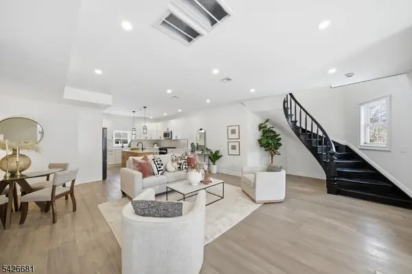 28 1/2 Irving St, Montclair Twp., NJ 07042