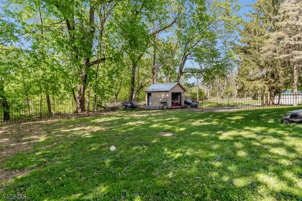 24 High St, Bloomsbury Boro, NJ 08804