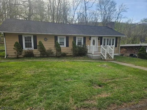 19 Pine Dr, Liberty Twp., NJ 07823