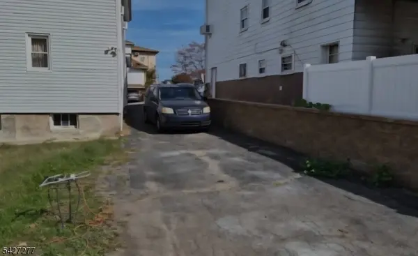 11 Woodrow Ave, Woodland Park, NJ 07424