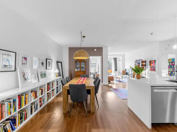 11 Christie ST #406, Toronto C02, ON M6G 4C3