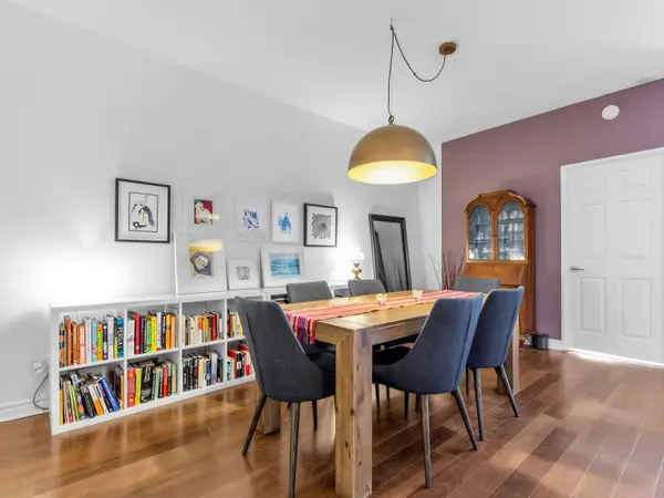 11 Christie ST #406, Toronto C02, ON M6G 4C3