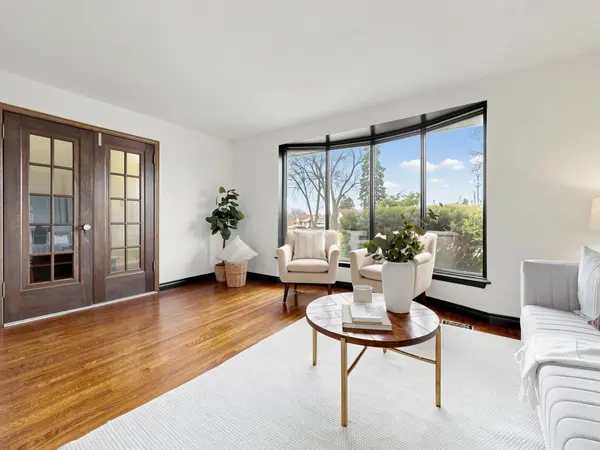 875 Chapleau DR, Pickering, ON L1W 1P6