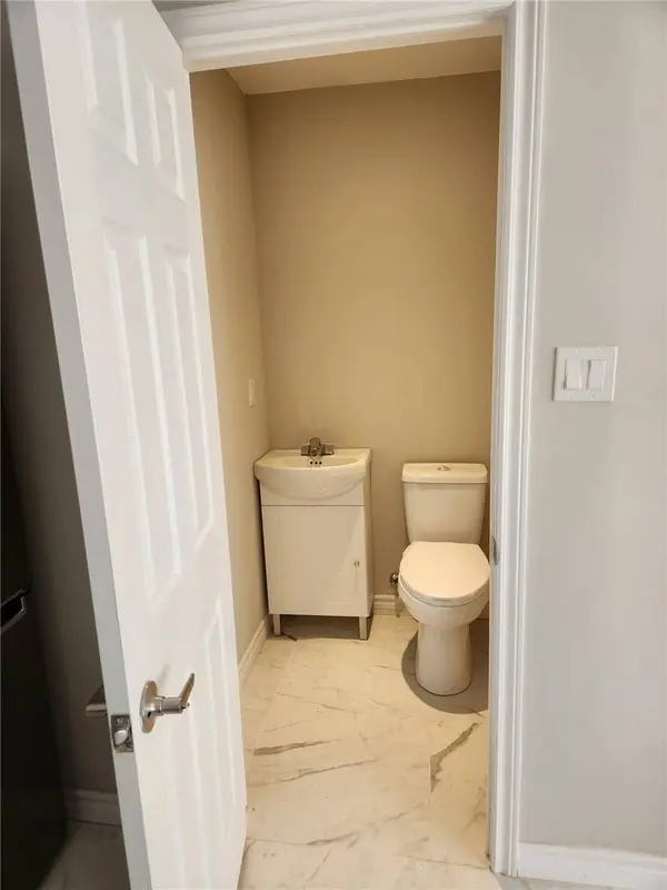 5749 Lakeshore RD #2, Whitchurch-stouffville, ON L4A 7X3