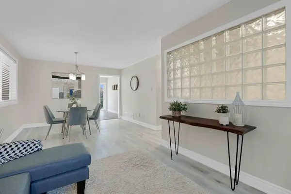 47 Holly Meadow RD #Main, Barrie, ON L4N 0E2