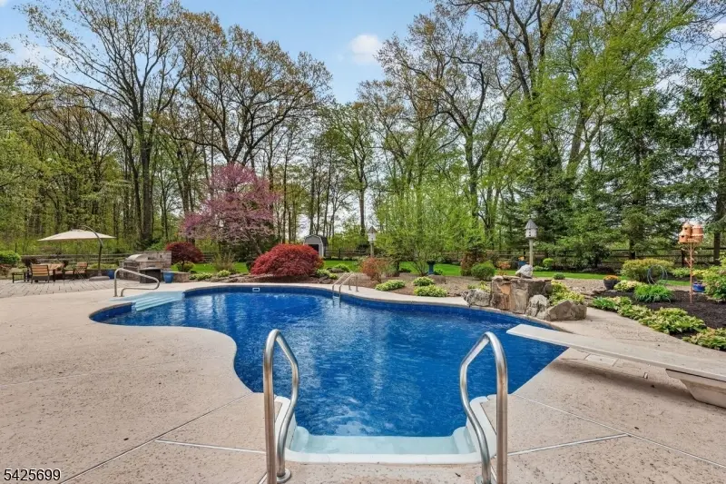 48 Tree Top Rd, Readington Twp., NJ 08889