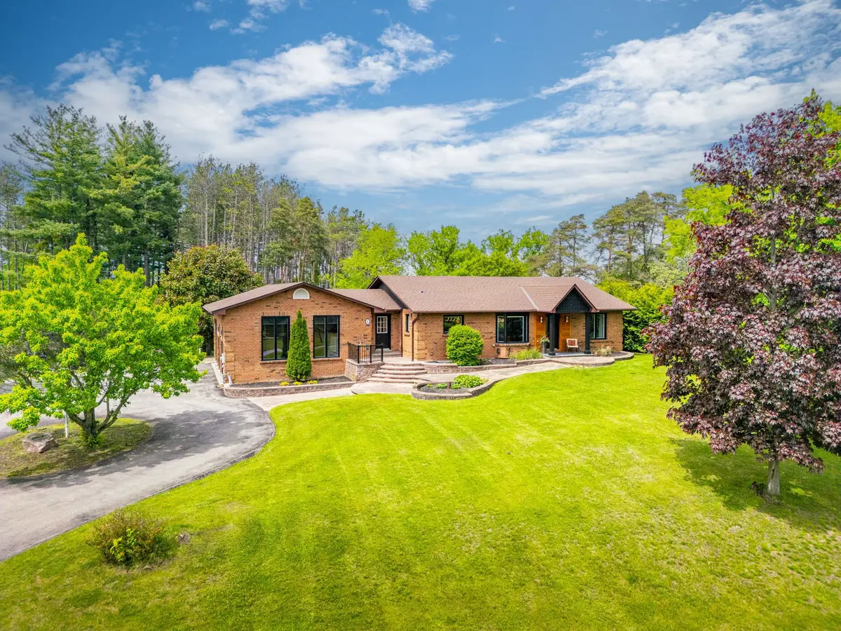 1 Lormik DR, Uxbridge, ON L9P 1R9