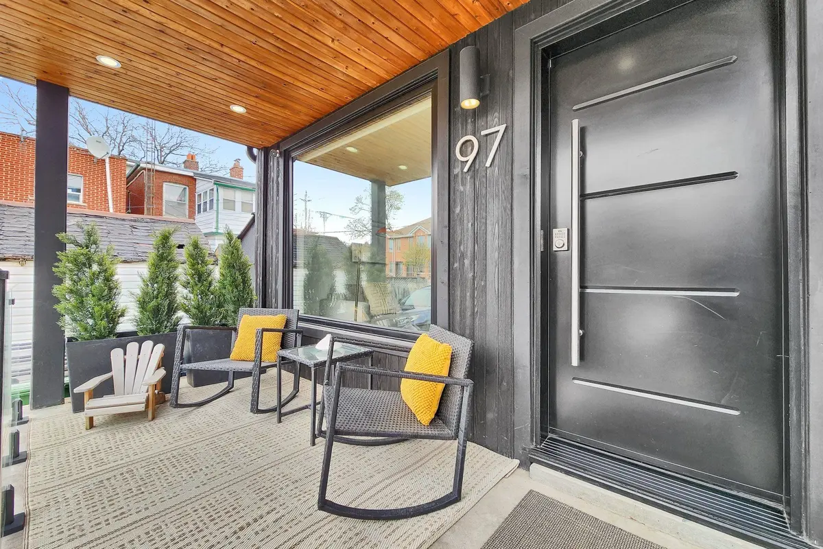 97 Ascot AVE, Toronto W03, ON M6E 1G1