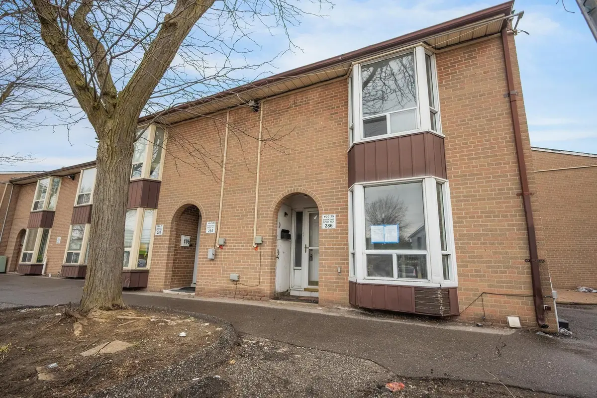 250 John Garland BLVD #106, Toronto W10, ON M9V 1N8