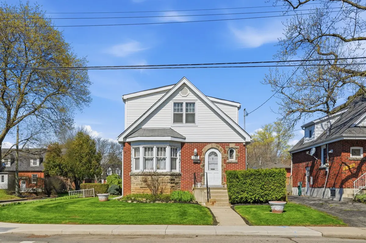 123 LONGWOOD RD N, Hamilton, ON L8S 3V8