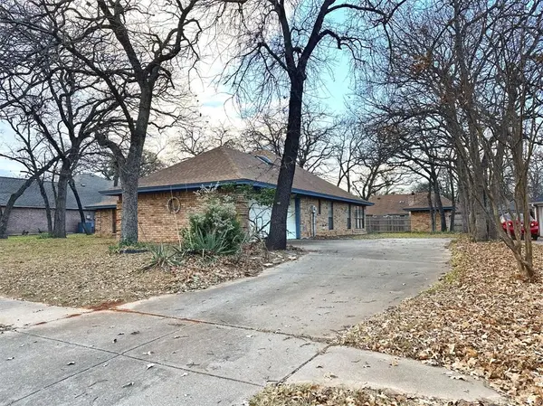 509 Topside Drive, Azle, TX 76020