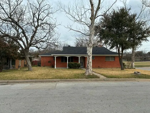 2421 Shalon Avenue, Fort Worth, TX 76112