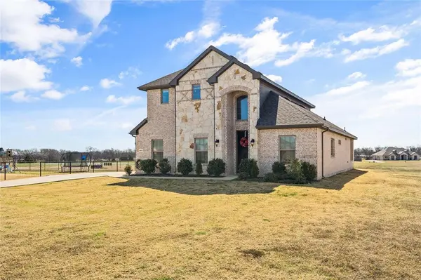 6017 Mango Drive, Sanger, TX 76266