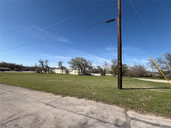 402 E Jacksboro Street, Chico, TX 76431