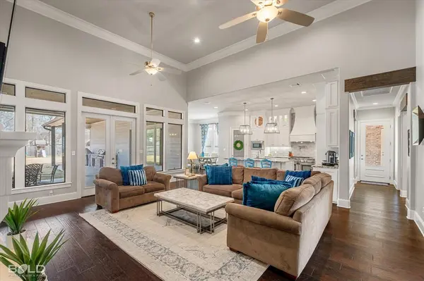 410 Oakwood Trace Court, Shreveport, LA 71106