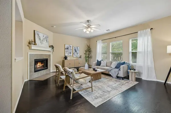 916 Starling Lane, Aubrey, TX 76227