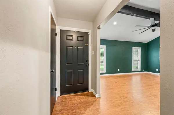 901 Shady Creek Lane, Bedford, TX 76021