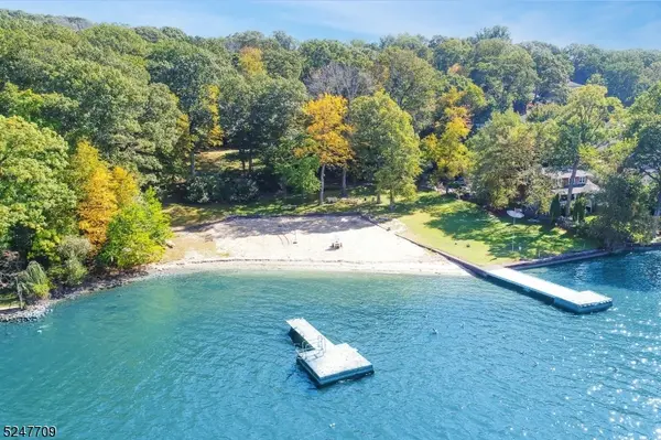 469 Windemere Ave, Mount Arlington Boro, NJ 07856