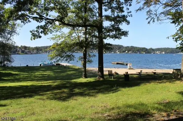 469 Windemere Ave, Mount Arlington Boro, NJ 07856