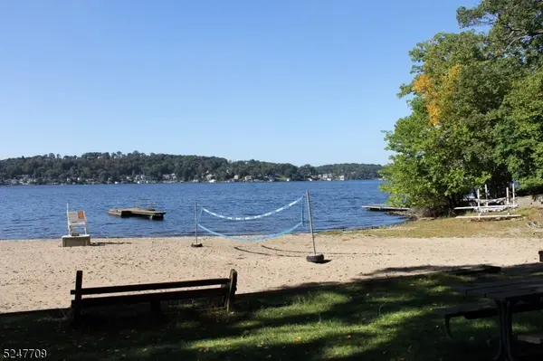 469 Windemere Ave, Mount Arlington Boro, NJ 07856