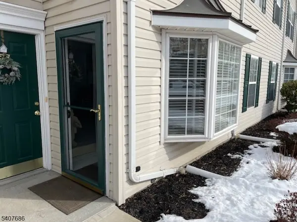 35 Chanda Ct, Clifton City, NJ 07012