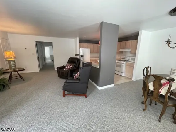 35 Chanda Ct, Clifton City, NJ 07012