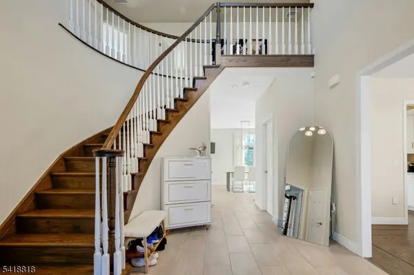 26 Sunset Rd, Livingston Twp., NJ 07039