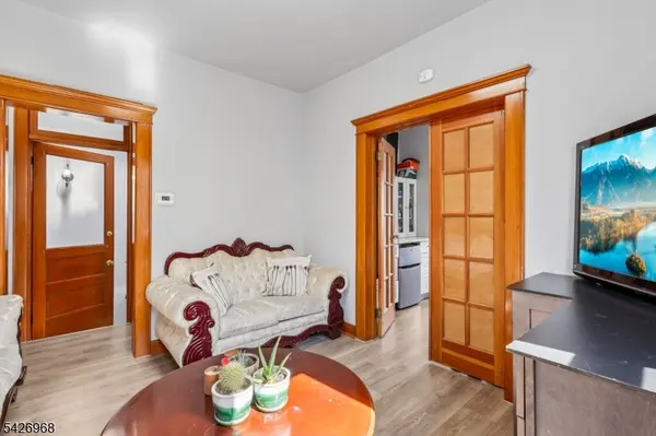 390 Delano Pl, Fairview Boro, NJ 07022