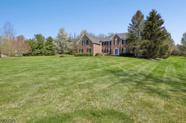 5 Hidden Valley Way, Franklin Twp., NJ 08802