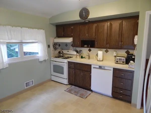 10 Lewis Rd, Montvale Boro, NJ 07645