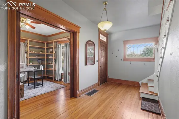 329 E Cache La Poudre ST, Colorado Springs, CO 80903