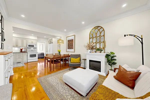 823 Sammon AVE, Toronto E03, ON M4C 2E7