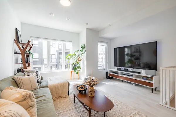 1095 Cooke BLVD #TH27, Burlington, ON L7T 0C4