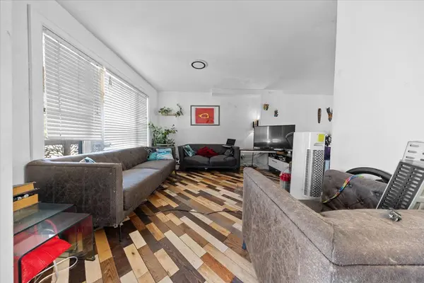 297 Cyr AVE, Vanier And Kingsview Park, ON K1L 7N6