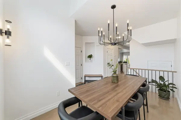 92 Benziger LN, Hamilton, ON L8E 6G5