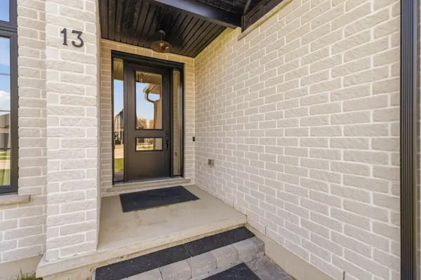 13 BRISCOE CRES, Strathroy-caradoc, ON N7G 0G3