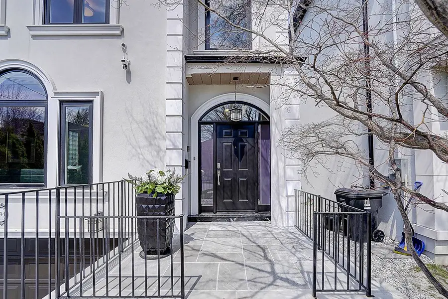 594 Woburn AVE, Toronto C04, ON M5M 1L9