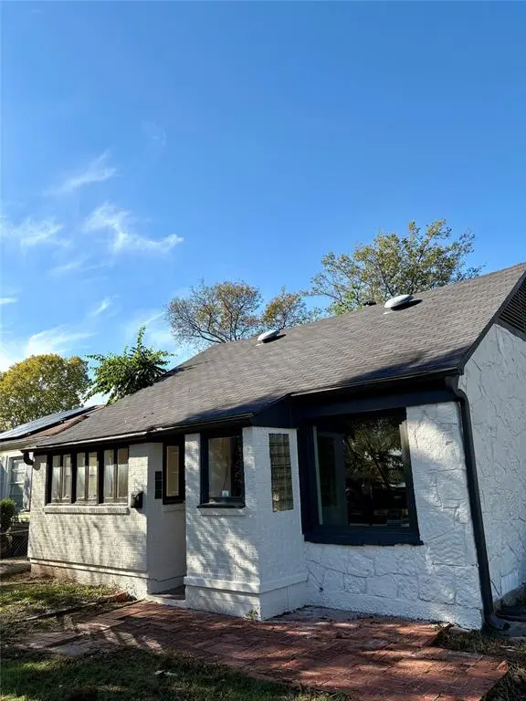 915 Hartsdale Drive, Dallas, TX 75211