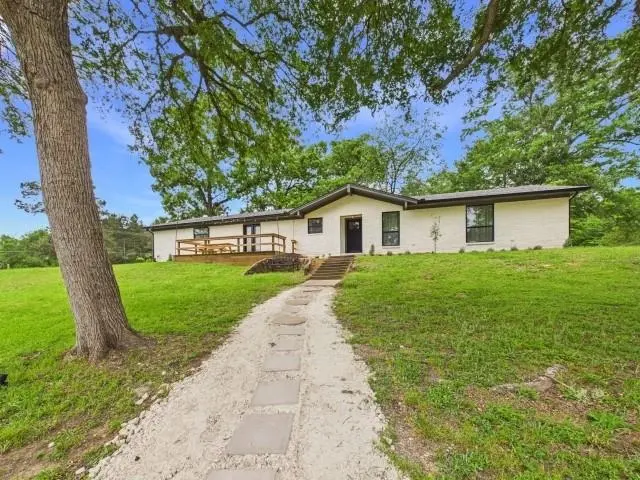 2001 Court Drive, Palestine, TX 75803